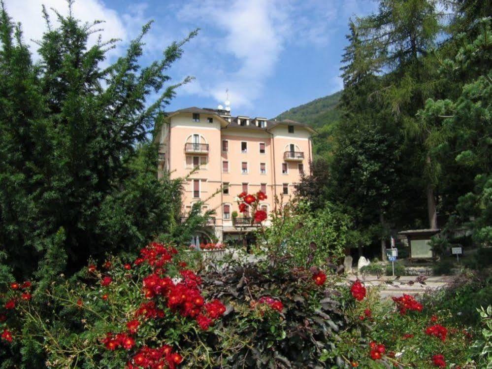 Limone Palace Aparthotel Limone Piemonte Exterior foto